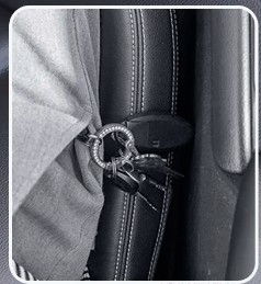 Заглушка между сиденьями автомобиля Заглушка между сиденьями автомобиля