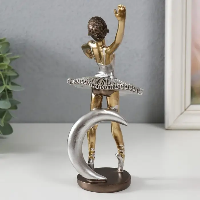 Сувенир полистоун  Сувенир полистоун "Маленькая балерина в серебристой пачке и месяц" 11х8х18,2 см