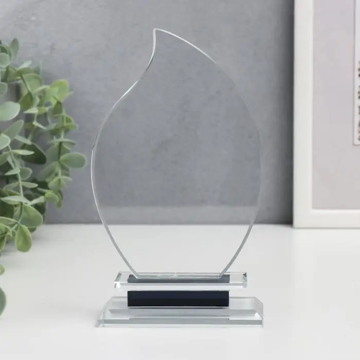 Сувенир стекло "Стела наградная - Лист" 15х10х3,3 см Сувенир стекло "Стела наградная - Лист" 15х10х3,3 см