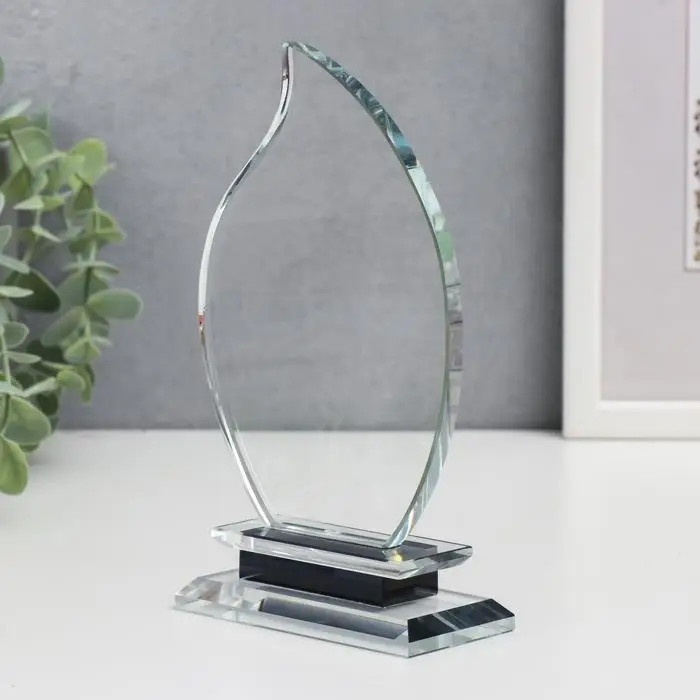 Сувенир стекло "Стела наградная - Лист" 15х10х3,3 см Сувенир стекло "Стела наградная - Лист" 15х10х3,3 см