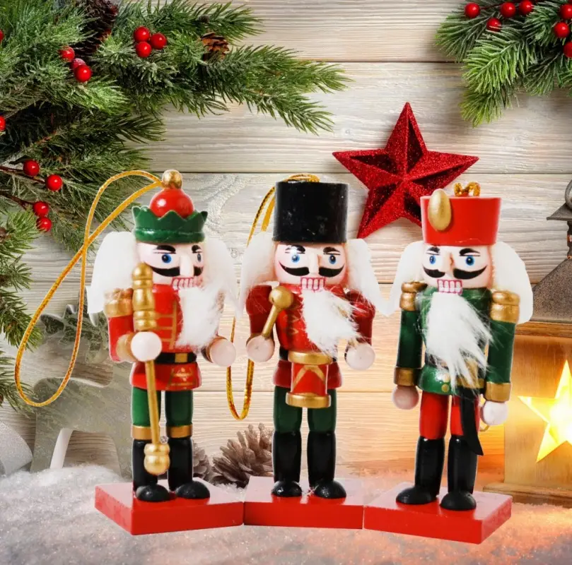 Набор деревянных елочных игрушек Щелкунчик - Королевская Стража 8 см, 3 шт, подвеска Набор деревянных елочных игрушек Щелкунчик - Королевская Стража 8 см, 3 шт, подвеска