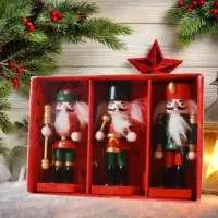Набор деревянных елочных игрушек Щелкунчик - Королевская Стража 8 см, 3 шт, подвеска Набор деревянных елочных игрушек Щелкунчик - Королевская Стража 8 см, 3 шт, подвеска