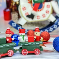 Новогодний паровозик 3 вагонч.20*5см Новогодний паровозик 3 вагонч.20*5см