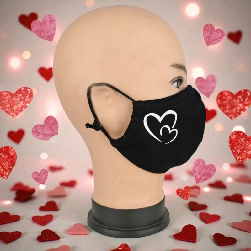 Маска многоразовая двухслойная лого сердечки (ткань,100% х/б) Маска многоразовая двухслойная лого сердечки (ткань,100% х/б)