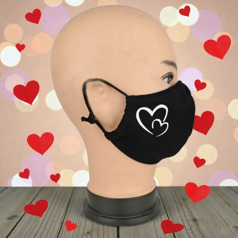 Маска многоразовая двухслойная лого сердечки (ткань,100% х/б) Маска многоразовая двухслойная лого сердечки (ткань,100% х/б)